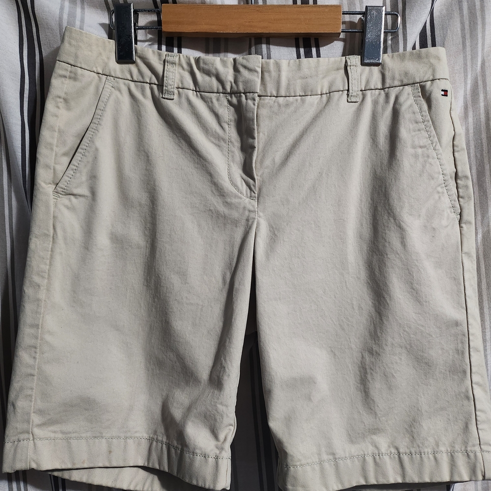 Tommy Hilfiger Women's Cream Shorts